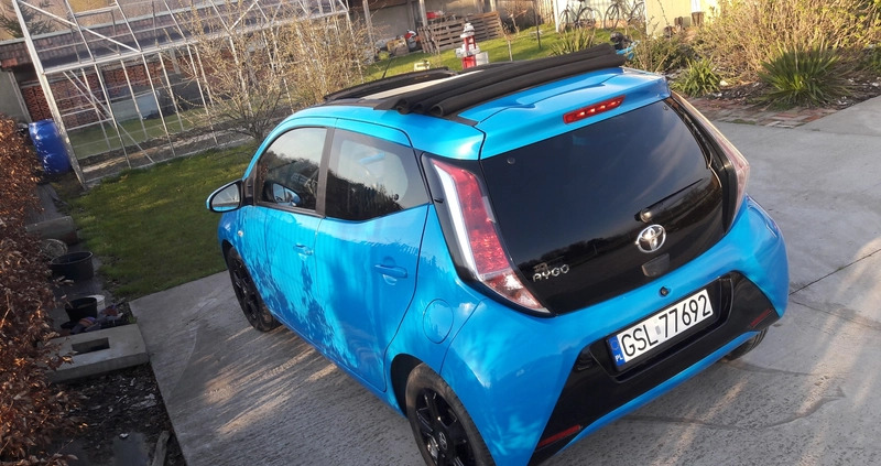 Toyota Aygo cena 49900 przebieg: 49900, rok produkcji 2017 z Ustka małe 529